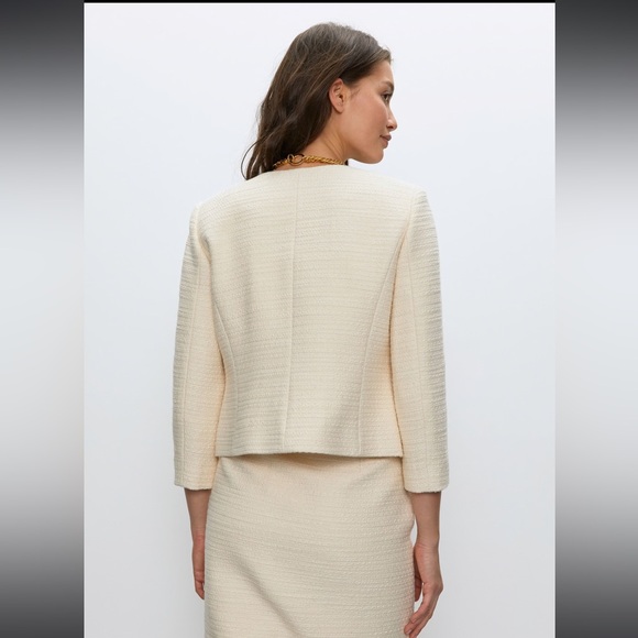 Aritzia Babaton FULL SET Size 10
Little Tweed Jacket, Top and Skirt Size 10 - Picture 3 of 8